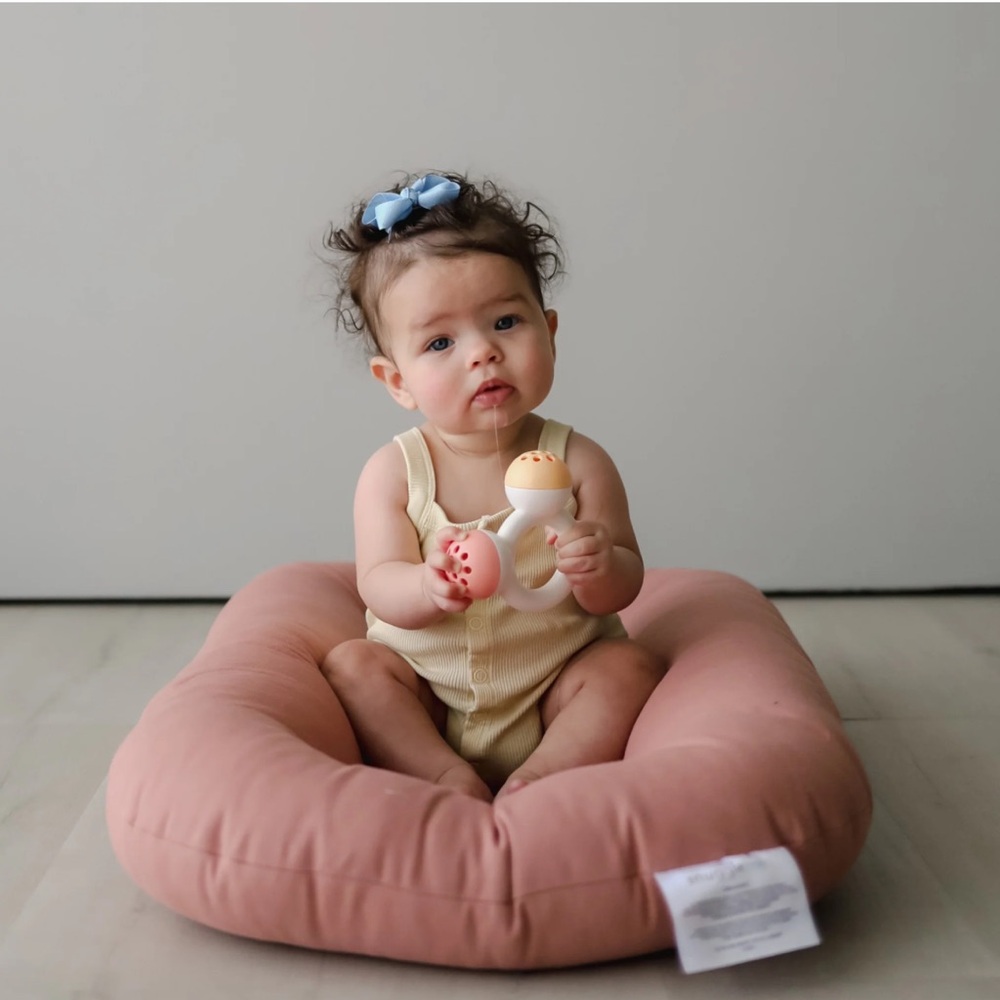 NEW Snuggle Me Organic Lounger